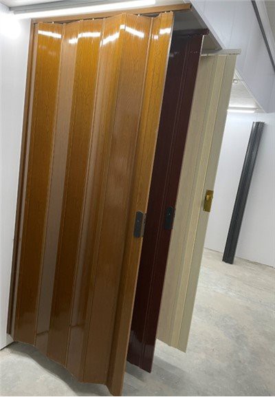 Dễ dàng lắp đặt cửa gấp PVC